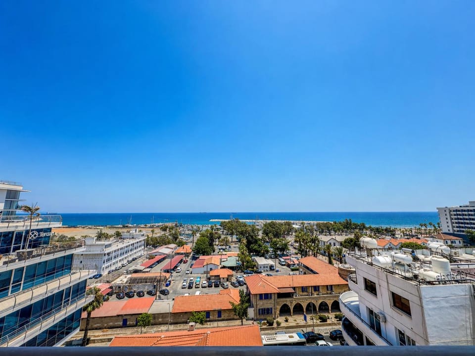 Property building, Nearby landmark, Day, Neighbourhood, Natural landscape, Bird's eye view, Summer, City view, Sea view, Sea view, Street view, Location, Sunrise, Sunset