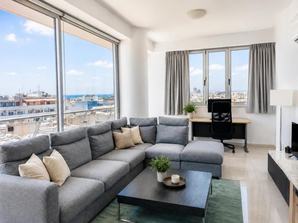 Natural landscape, TV and multimedia, View (from property/room), Balcony/Terrace, Living room, Seating area, Evening entertainment, Sea view