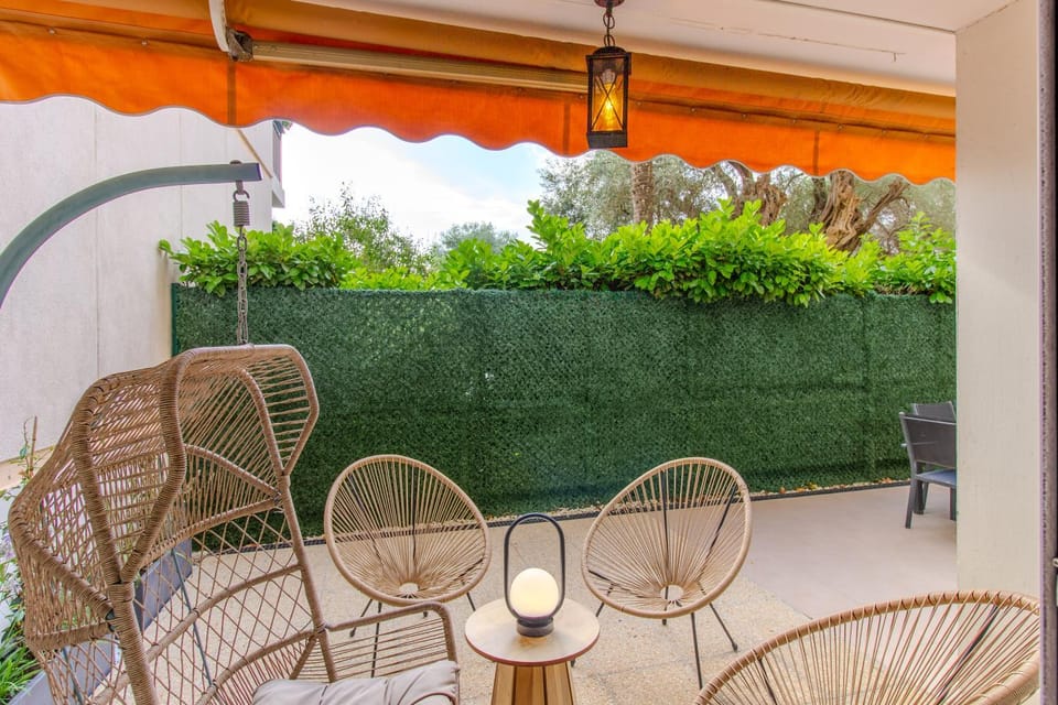 Patio, Day, Garden, Balcony/Terrace, Living room, Seating area