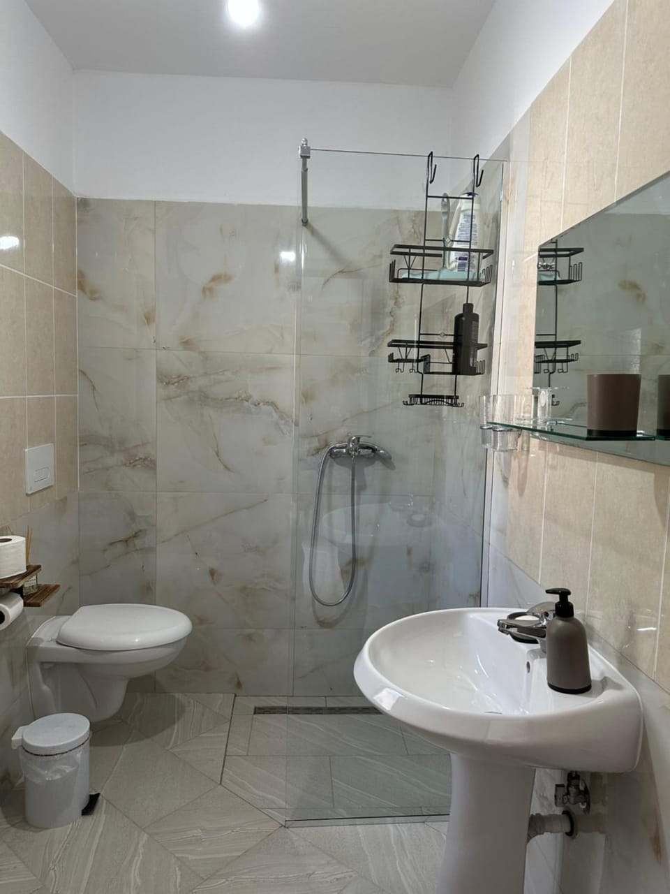 Shower, Toilet, Bathroom, towels