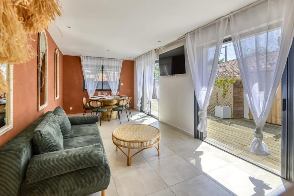 TV and multimedia, Living room, Seating area