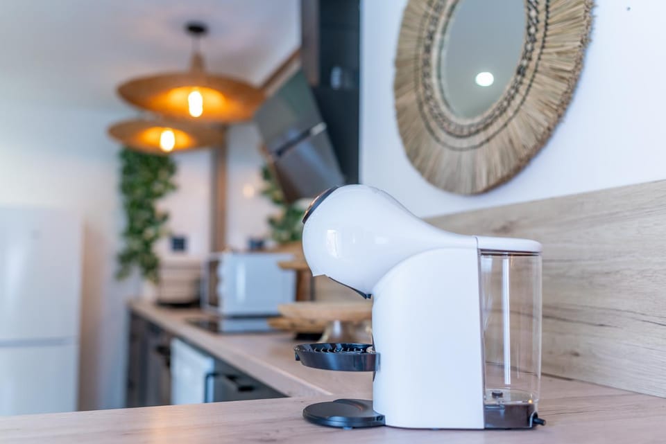 Coffee/tea facilities, dishwasher, microwave, oven, toaster