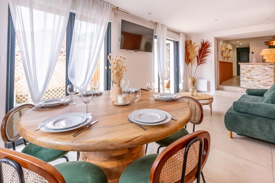 TV and multimedia, Dining area