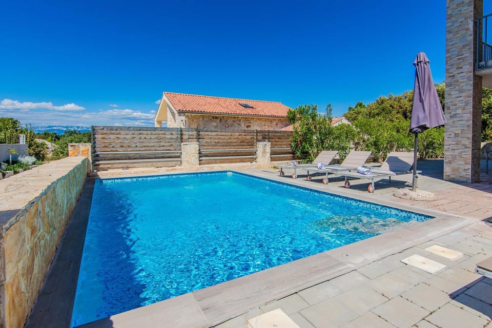 Day, Pool view, Swimming pool, sunbed