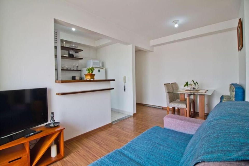 TV and multimedia, Kitchen or kitchenette, Living room, Seating area, Dining area