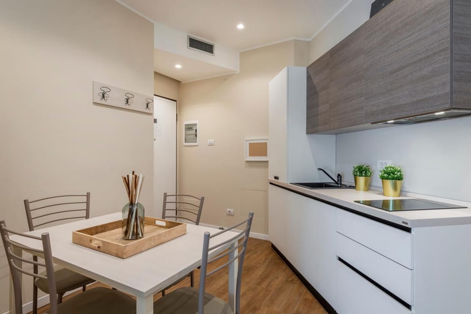 Kitchen or kitchenette, Dining area, stove