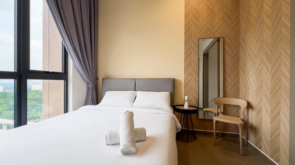 Photo of the whole room, Bedroom