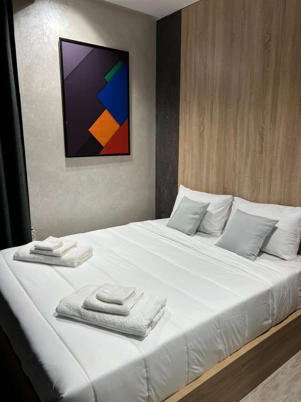 Bedroom, towels