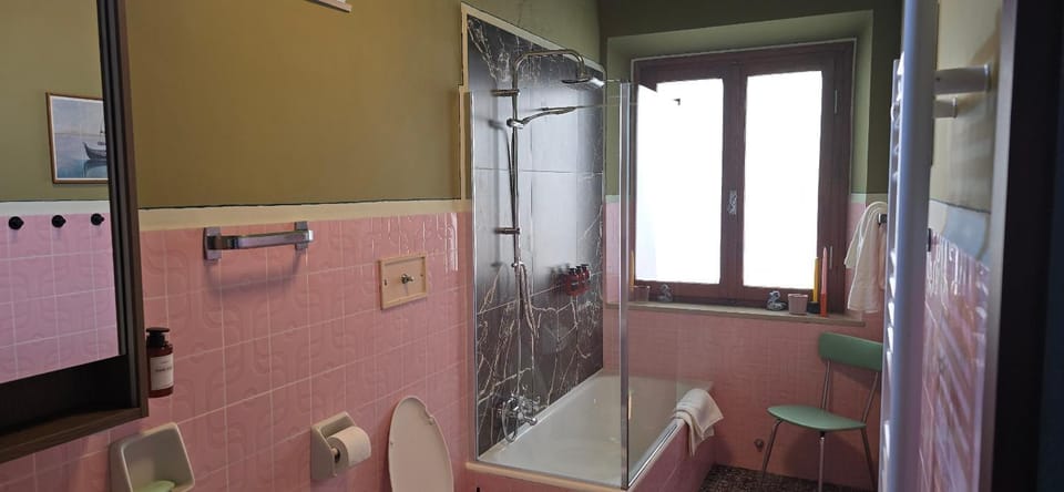 Shower, Toilet, Bathroom, Bath