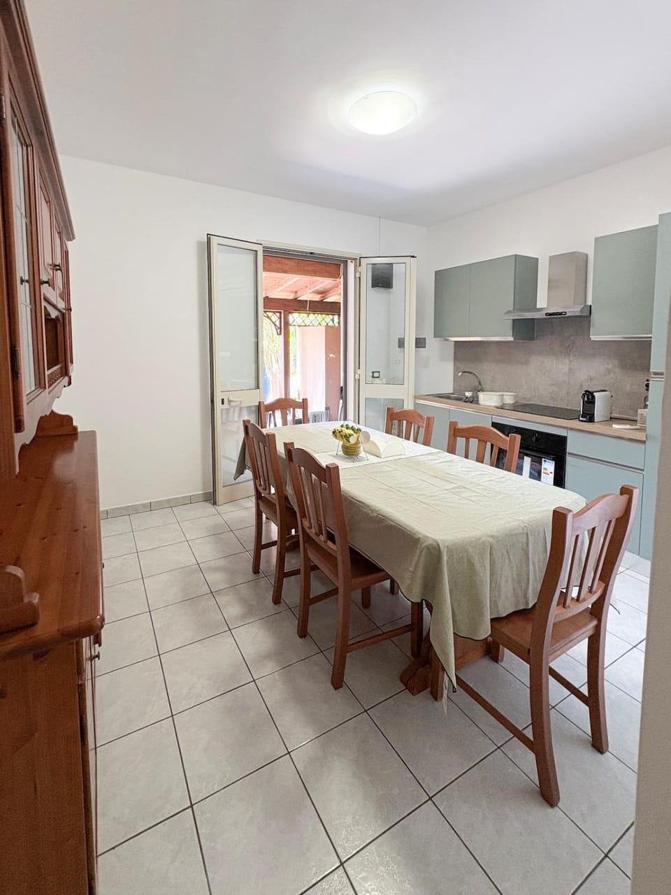 Kitchen or kitchenette, Dining area, stove