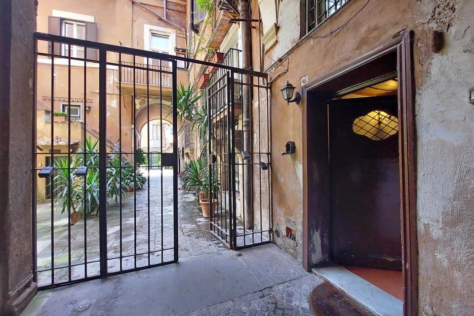 Al moro Apartment in Rome