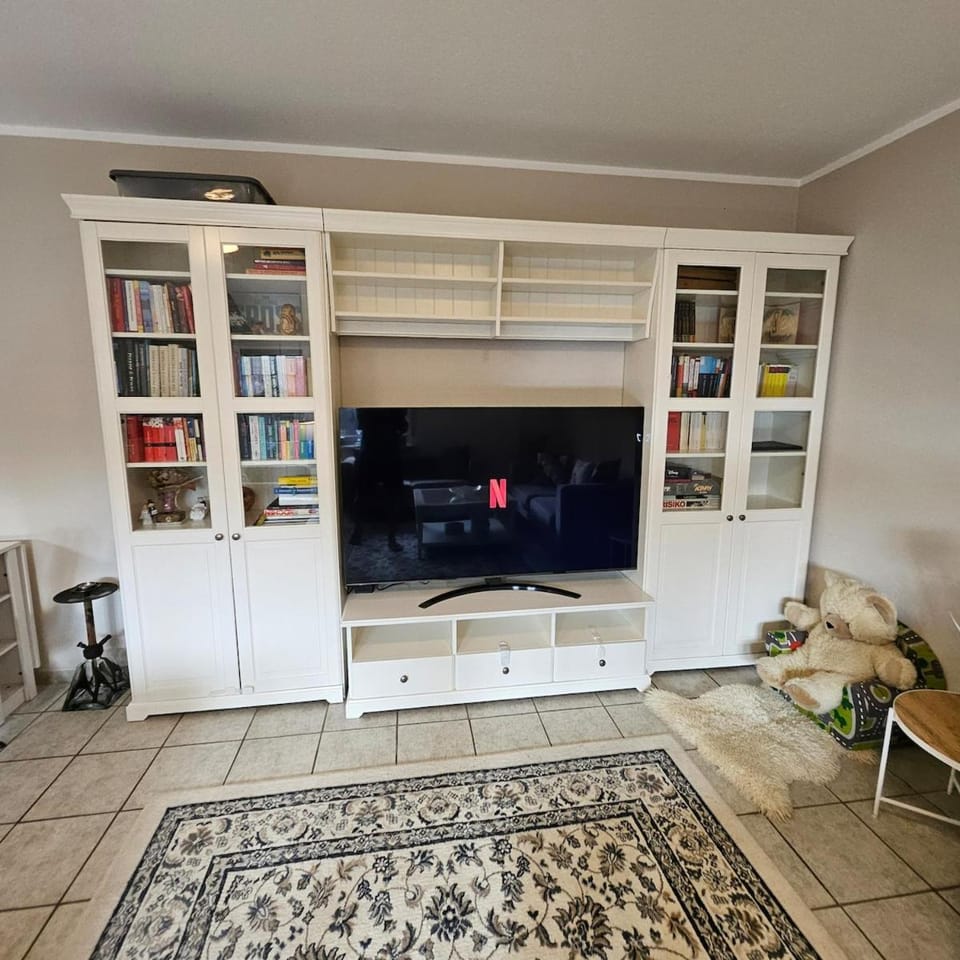 Communal lounge/ TV room, Library, TV and multimedia, Evening entertainment