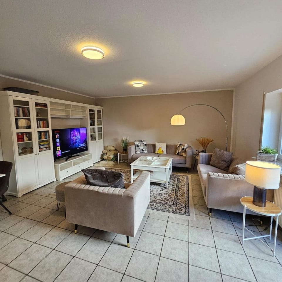Communal lounge/ TV room, TV and multimedia, Living room, Evening entertainment