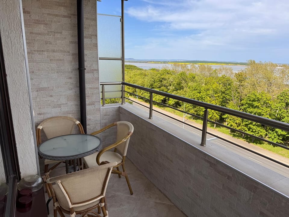 Sea View Escape Apartment in Burgas