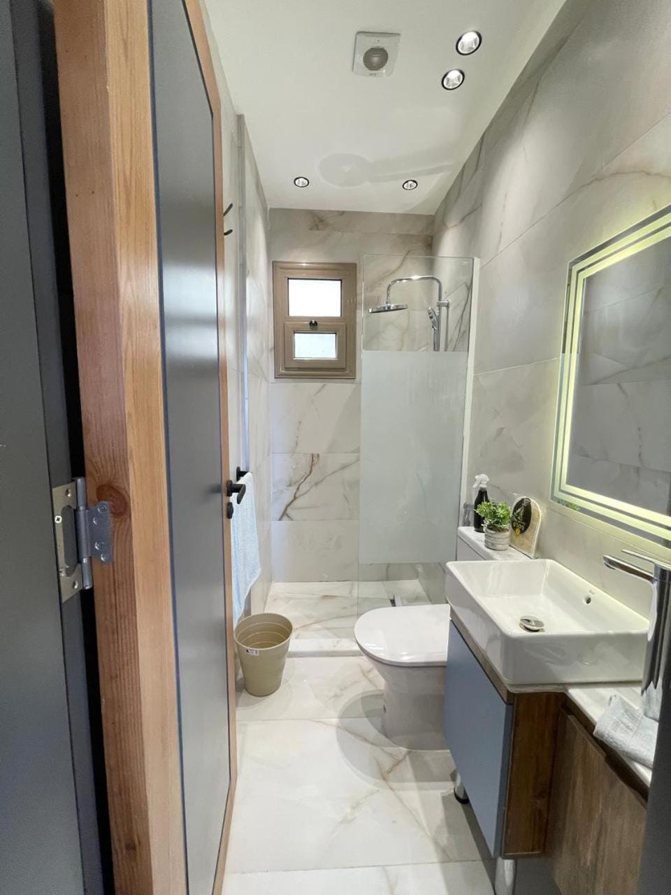 Shower, Bathroom, towels