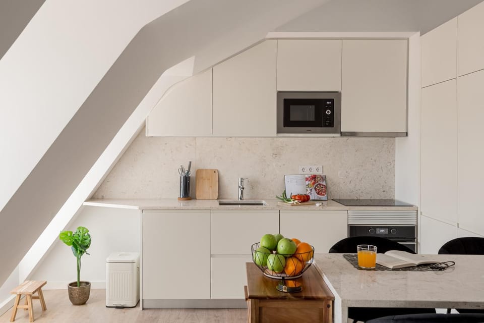 Coffee/tea facilities, Kitchen or kitchenette, oven, stove, toaster