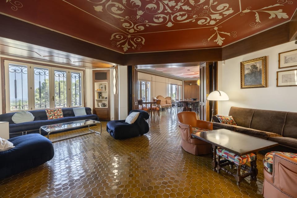 Property building, Living room