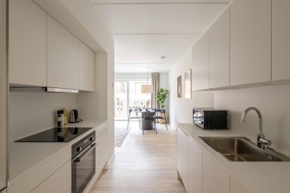 Kitchen or kitchenette, microwave, oven, stove