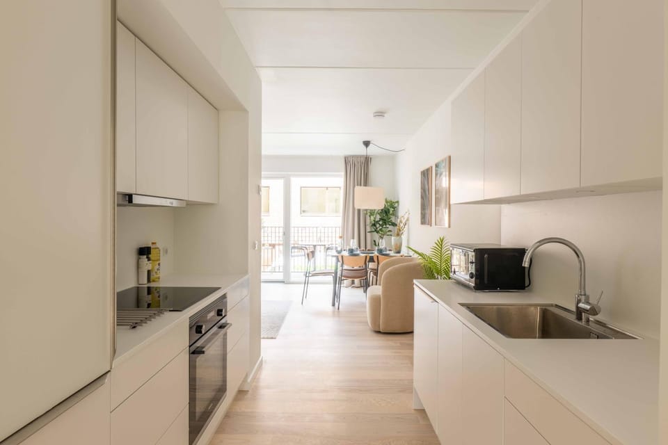 Kitchen or kitchenette, microwave, oven, stove