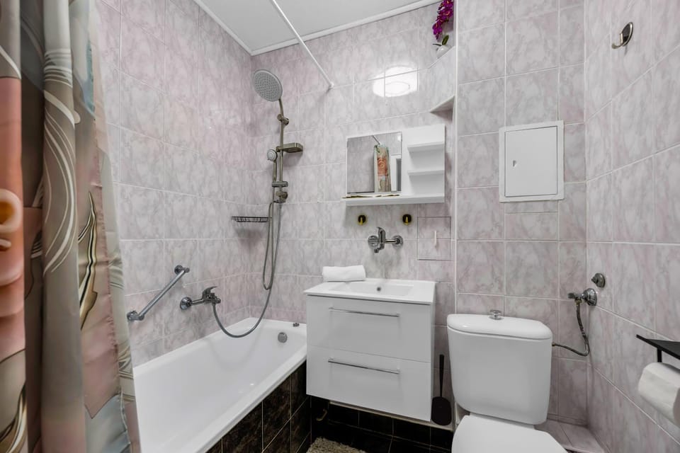 Shower, Toilet, Bathroom, Bath, towels