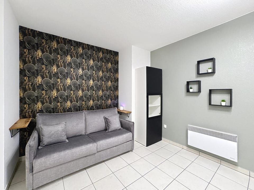 Bed, Living room, internet
