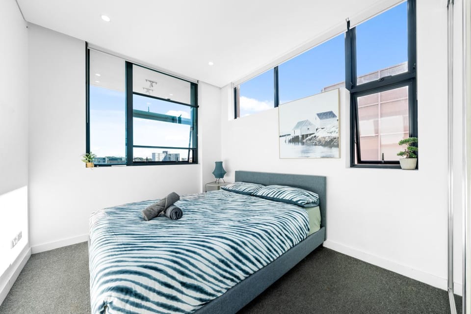 Modern 3BR Apt with Parking Walk to ICC & Darling Harbour & CBD & Chinatown Apartment in Sydney