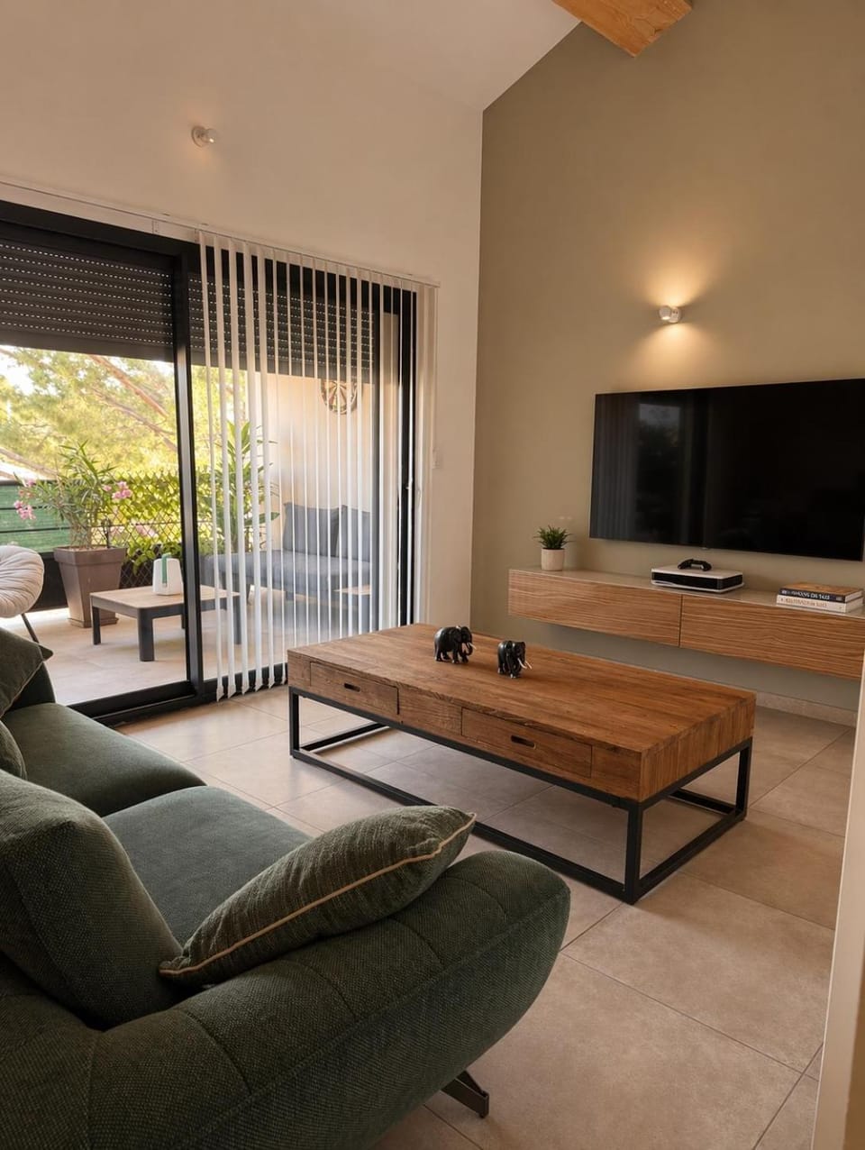 Appartement 110 m2 lumineux - avec grande terrasse - 2 parkings - proche centre Apartment in Le Thor