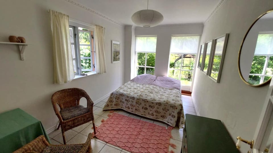 Bed, Living room, Bedroom