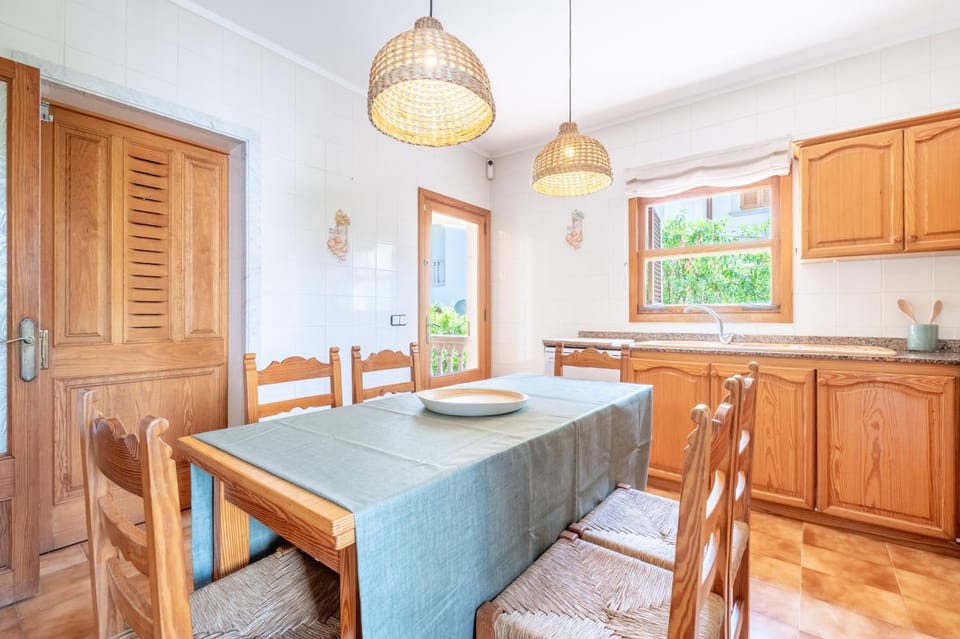 Property building, Kitchen or kitchenette, Living room