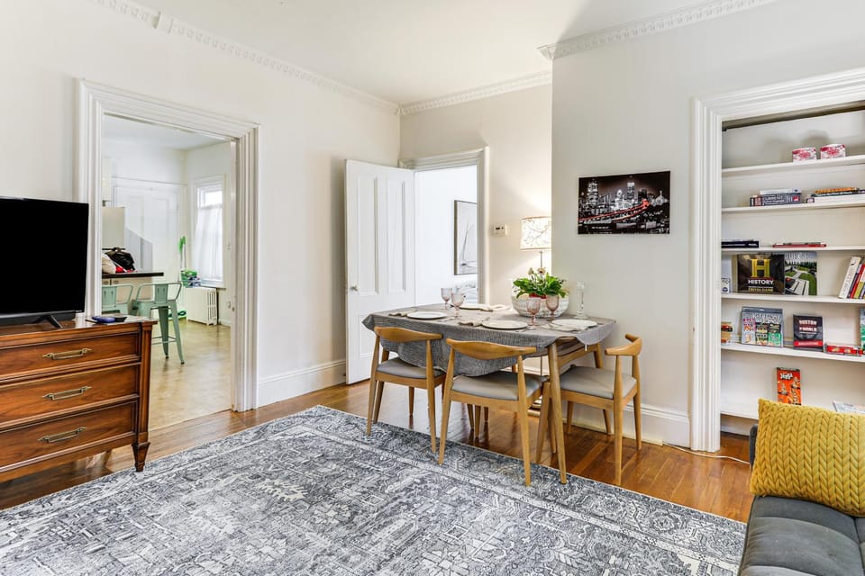 1 Mi to Needham Center Square: Pet-Friendly Apt! Apartment in Wellesley