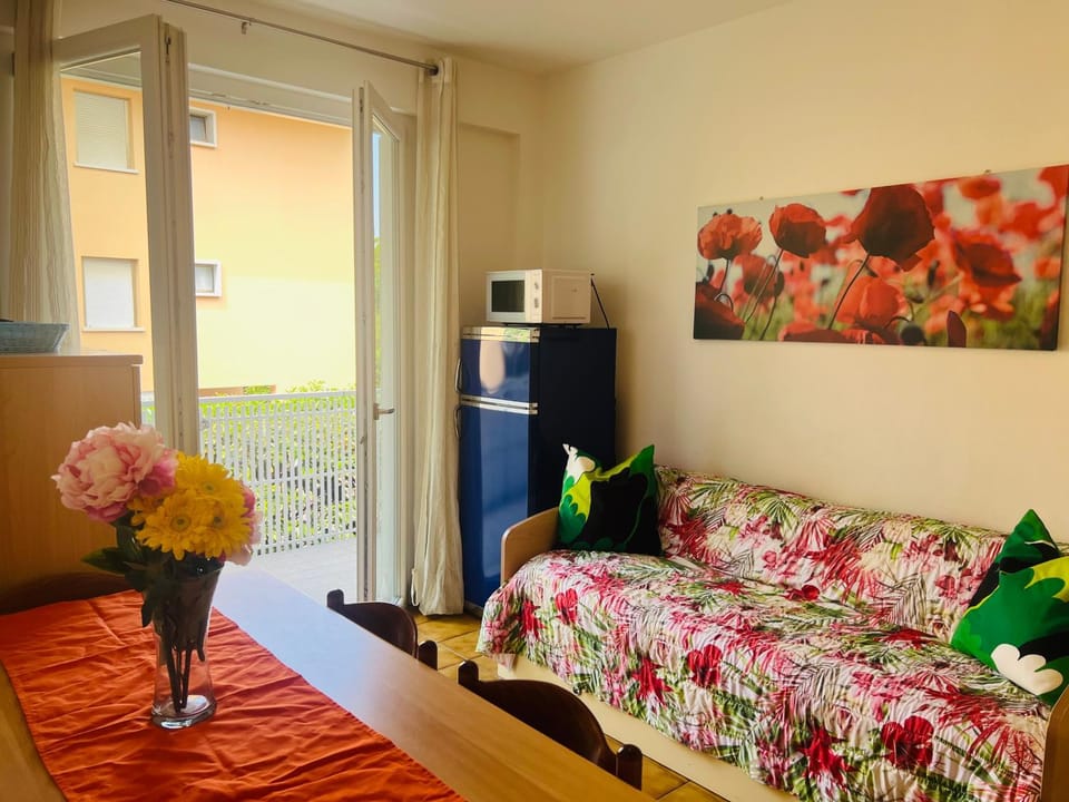 TV and multimedia, Kitchen or kitchenette