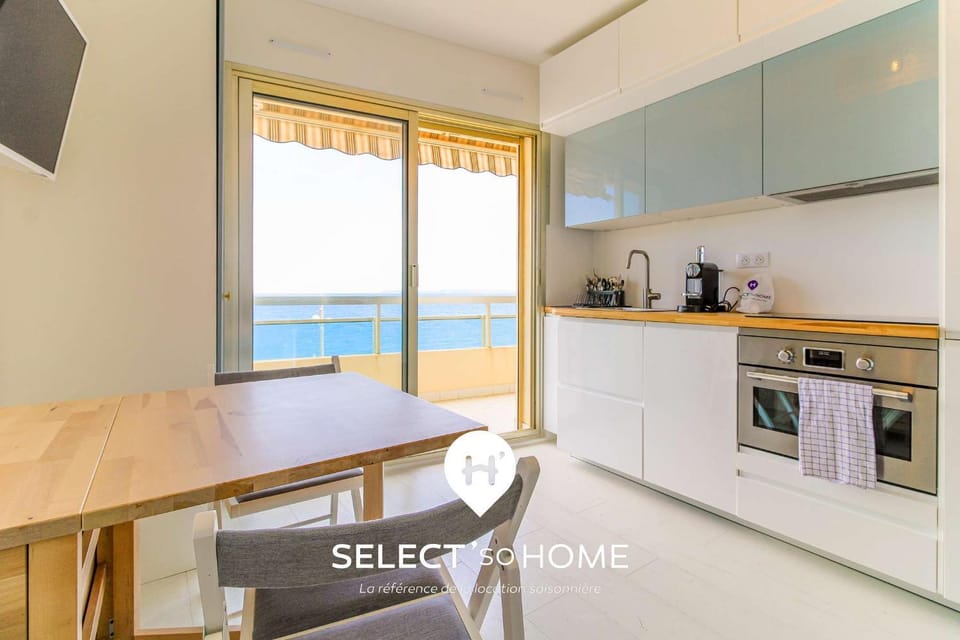Kitchen or kitchenette, Sea view, oven, stove