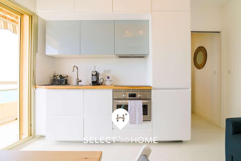 Kitchen or kitchenette, oven, stove