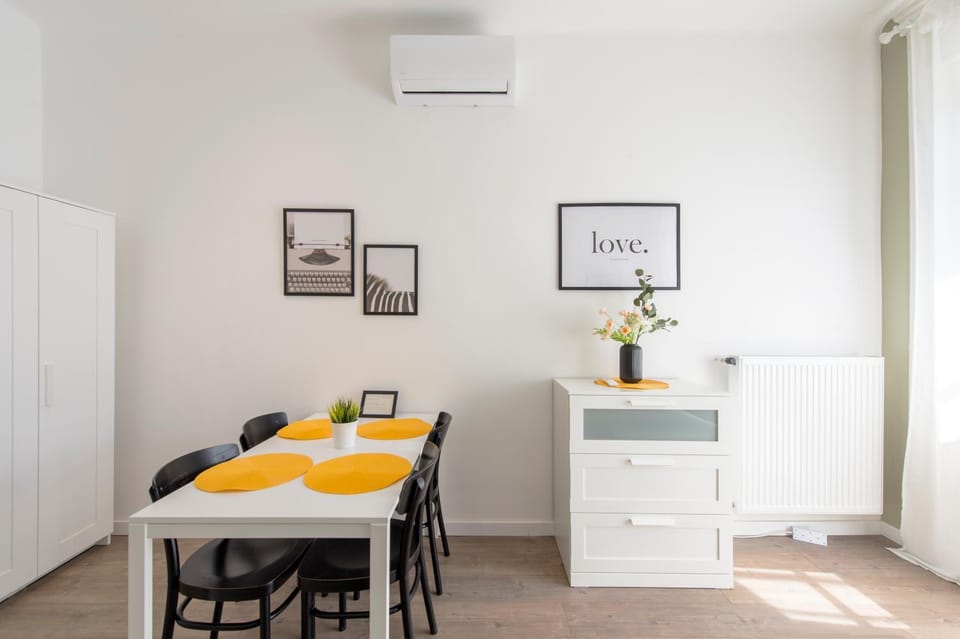 Living room, Dining area, air conditioner