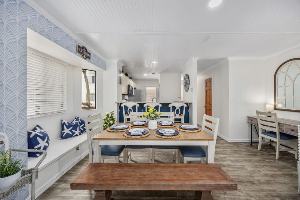 Seating area, Dining area