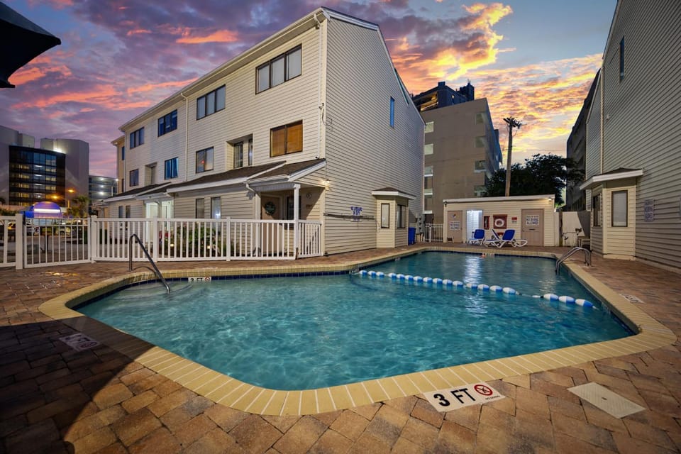 Property building, Pool view, Swimming pool, sunbed