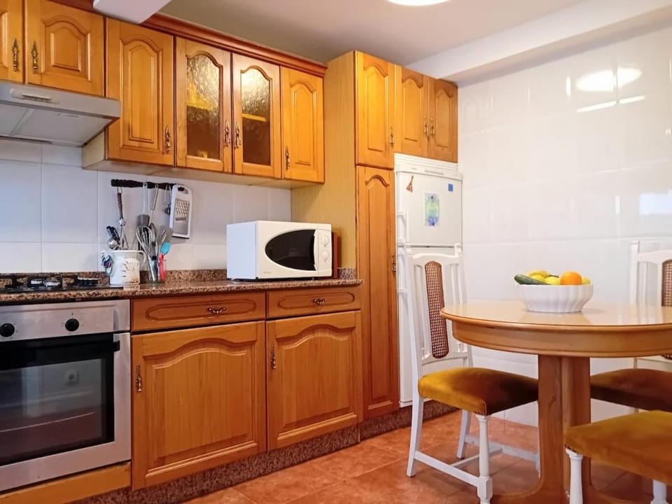 Kitchen or kitchenette, Dining area, oven, stove, toaster