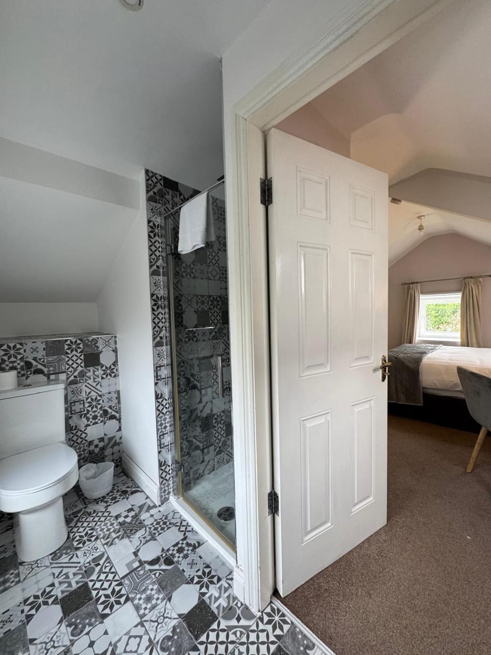 Toilet, Bathroom, towels