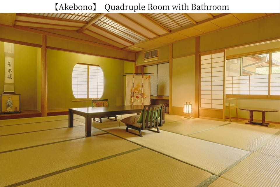 Photo of the whole room, Text overlay