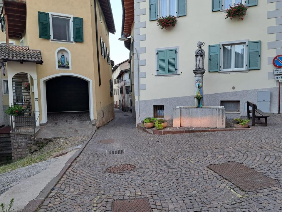 Property building, Neighbourhood, Street view