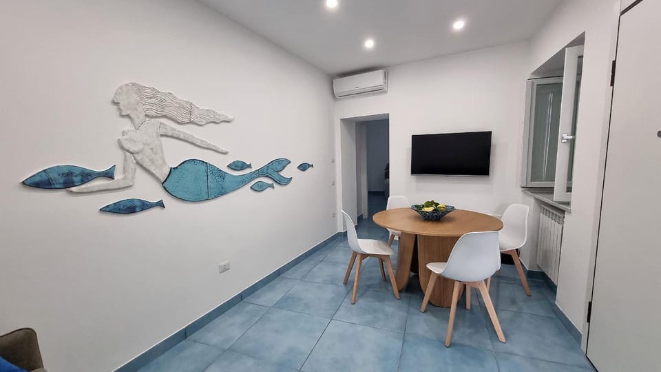 TV and multimedia, Living room, Seating area, Dining area, air conditioner