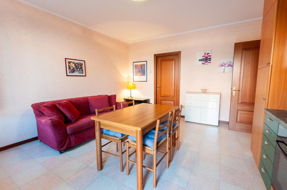 Kitchen or kitchenette, Living room, Dining area