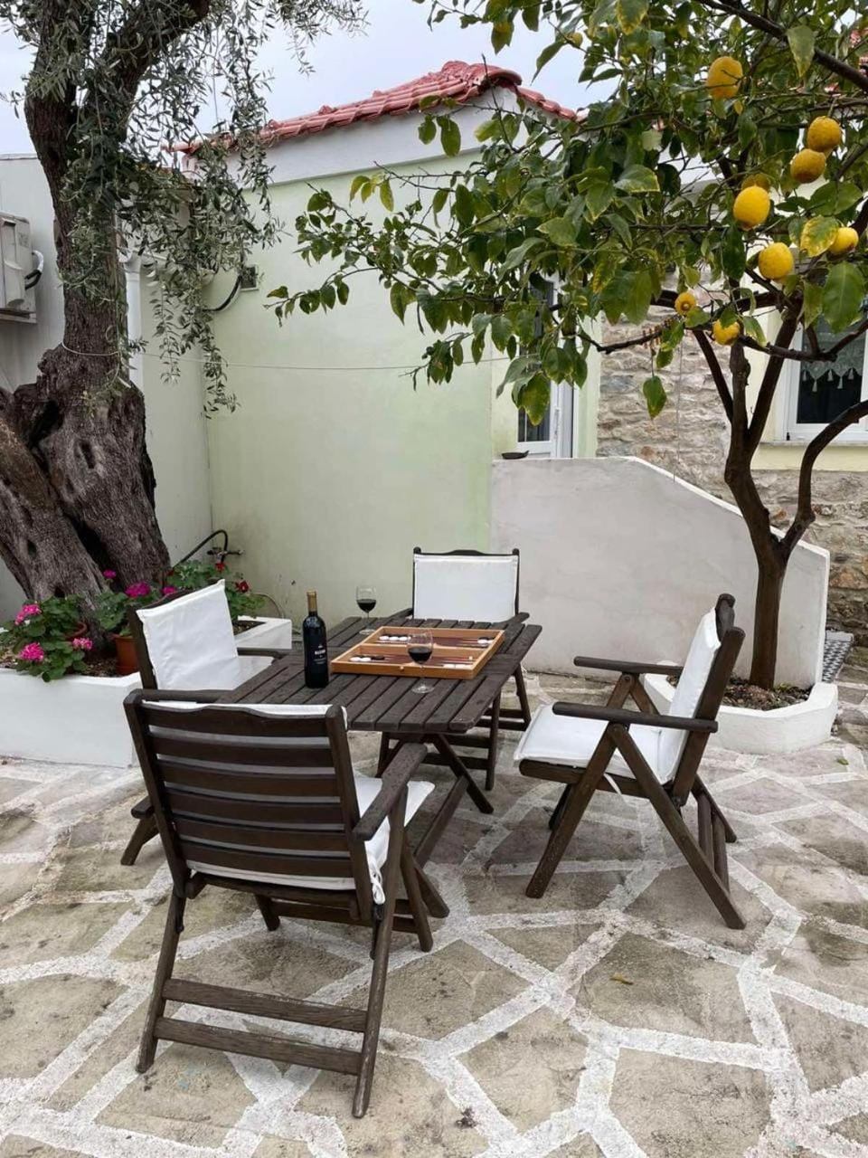 Patio, Day, Balcony/Terrace, Seating area