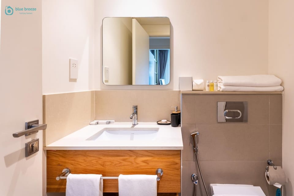 Toilet, Bathroom, towels