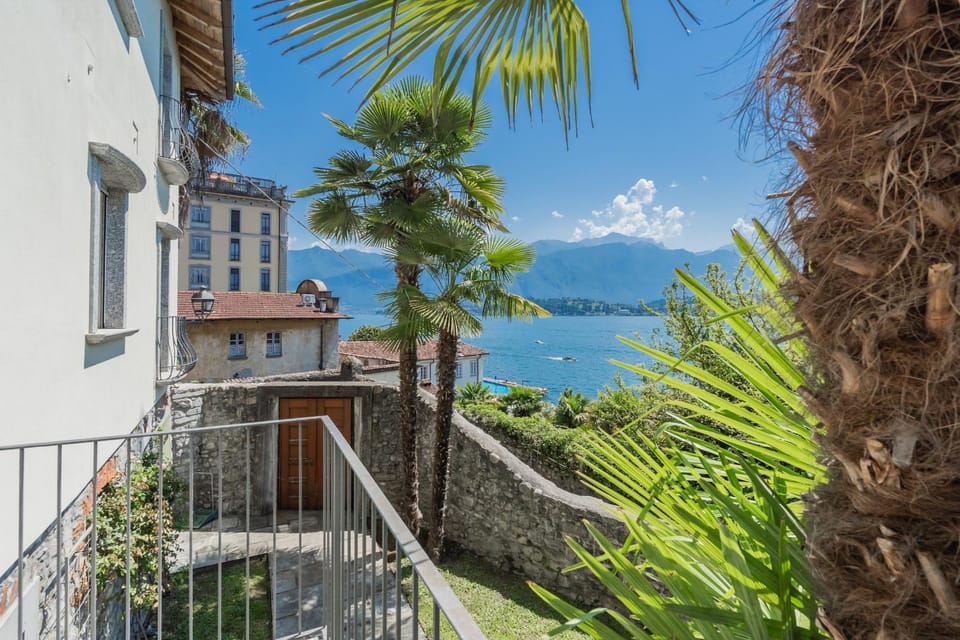 Property building, Nearby landmark, Day, Natural landscape, View (from property/room), Balcony/Terrace, Lake view, Mountain view