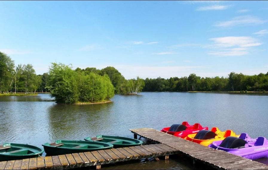 Camping maeva Respire Domaine de Sainte Montaine Campground/ 
RV Resort in Centre-Val de Loire