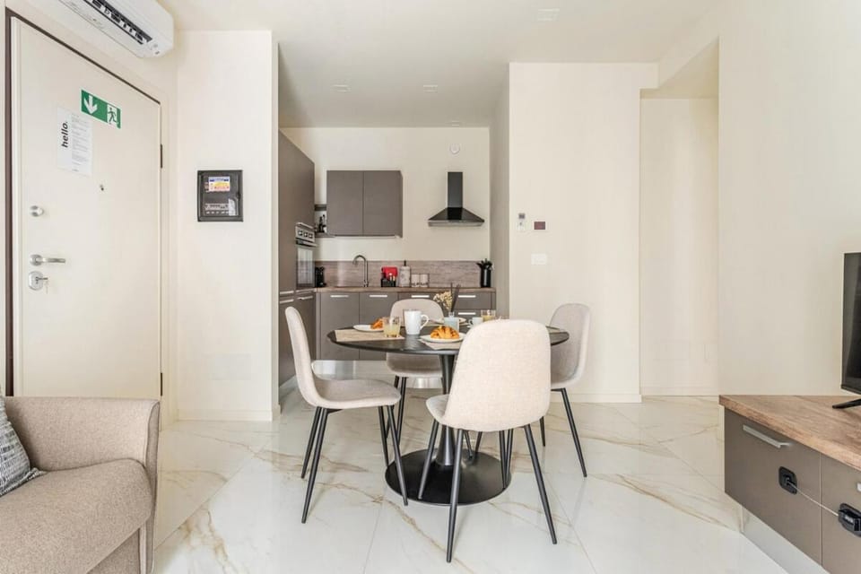 Kitchen or kitchenette, Living room, Seating area, Dining area, oven