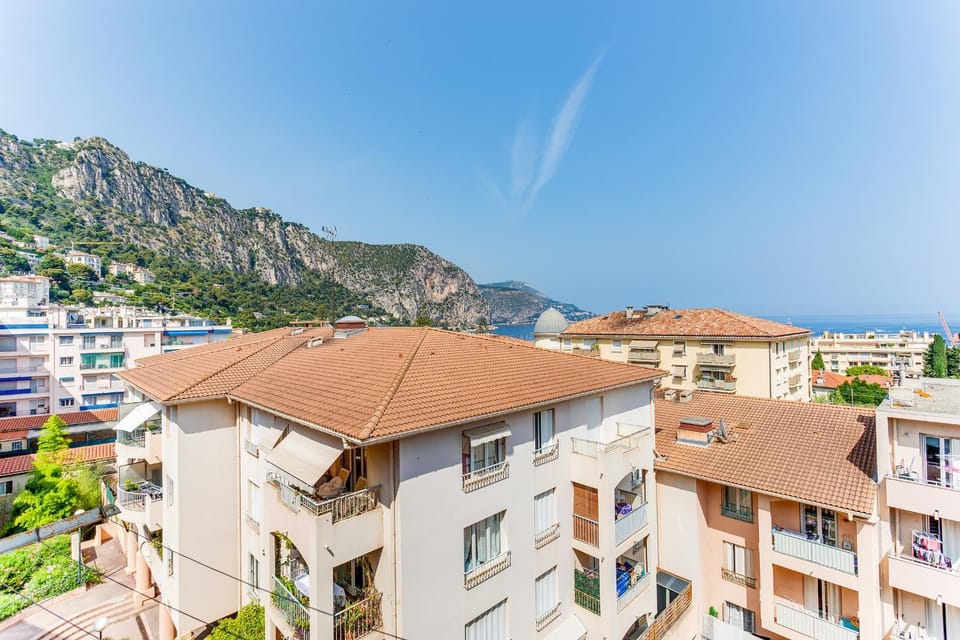 Mountain view, Sea view