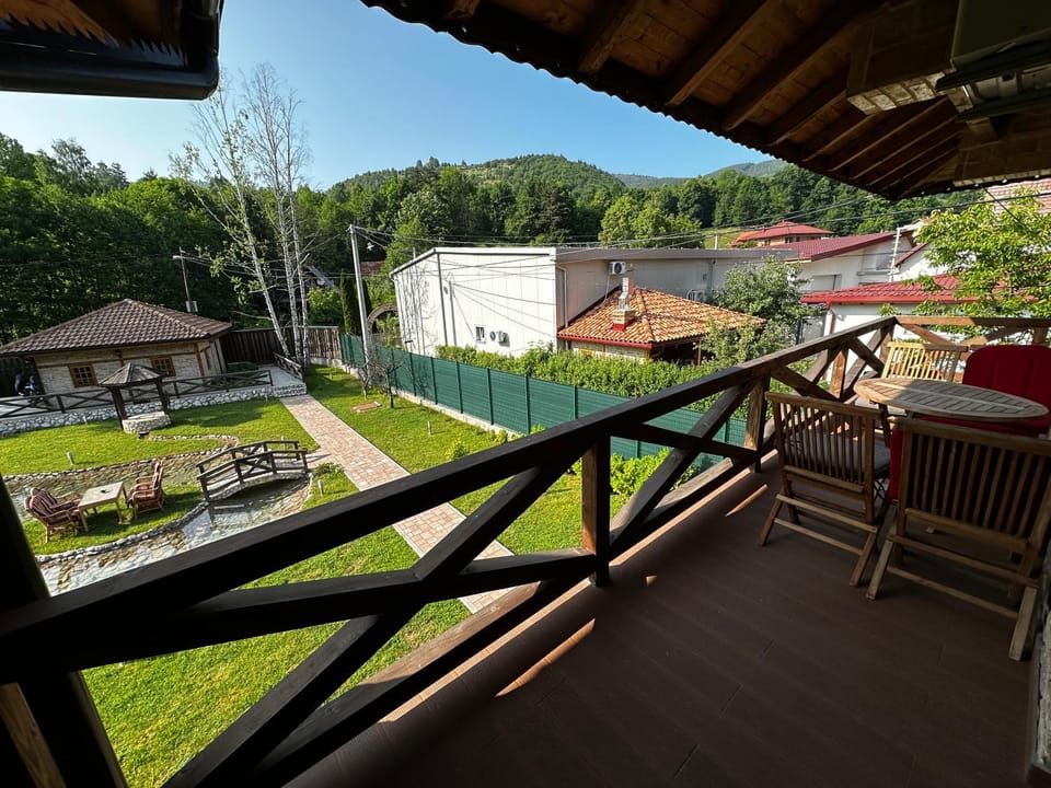 View (from property/room), Balcony/Terrace, Mountain view