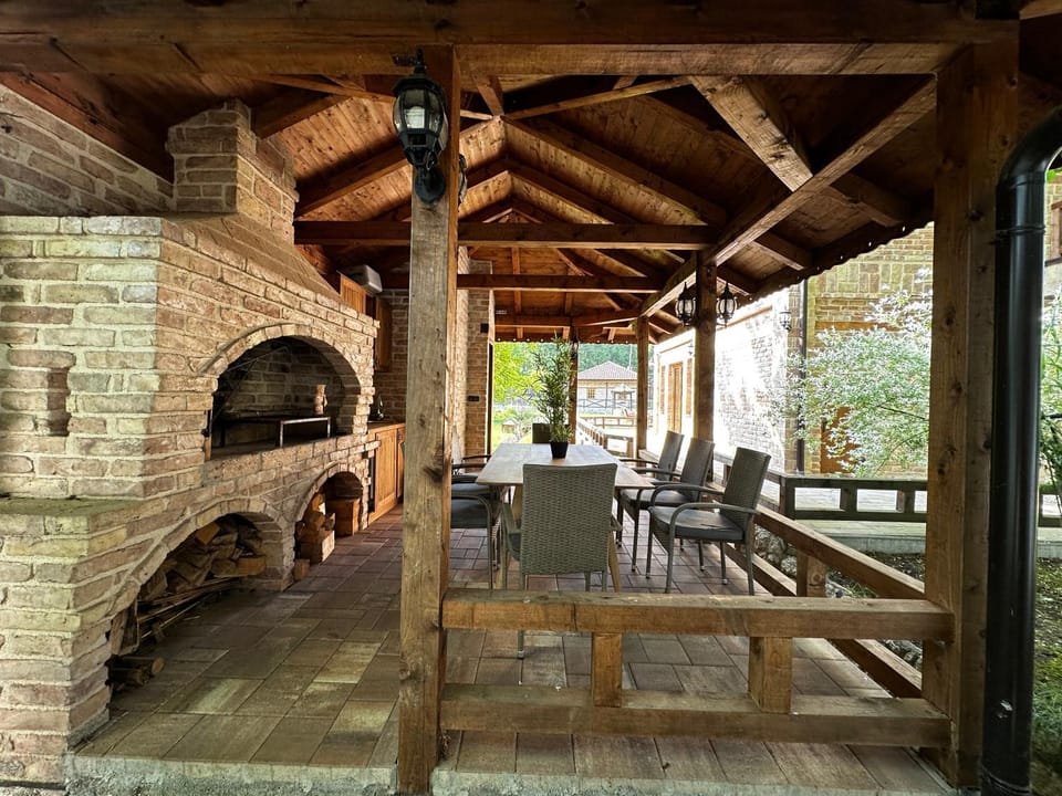 Restaurant/places to eat, BBQ facilities